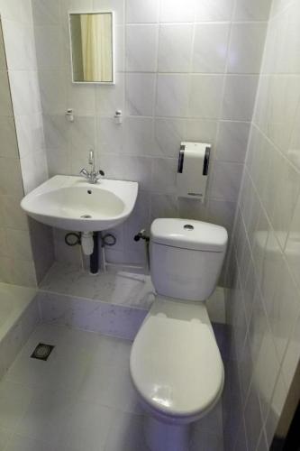 Budget Double Room image 4