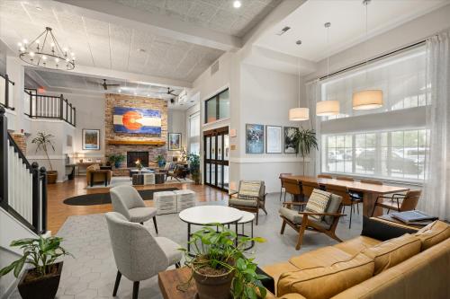 Hotel Glenwood Springs - image 5