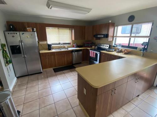 Kitchen, Spanish Style House - Free Parking in Kendall