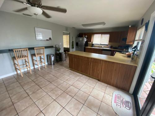Kitchen, Spanish Style House - Free Parking in Kendall