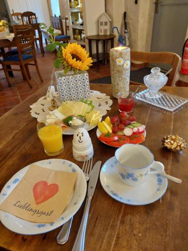 Essen und Erfrischungen, Gästehaus Vergissmeinnicht (Gastehaus Vergissmeinnicht) in Schwarzheide