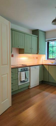 kuchyně, Rynn Haven - Enchanting Townhouse Lough Rynn in Mohill
