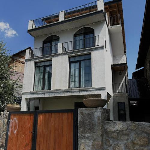 Boutique hotel mestia in เมสเตีย