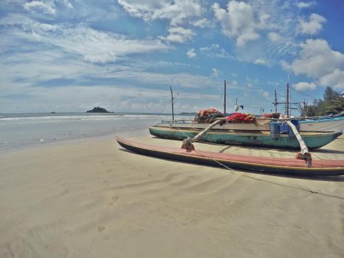 SIlvas Surf Home - image 2