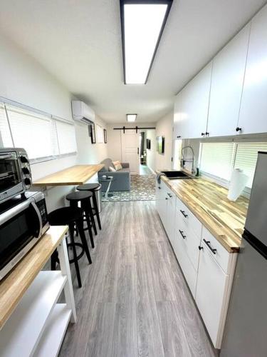 1Bed 1Bath Container Home Centrally Located in Cypress Gardens, USA