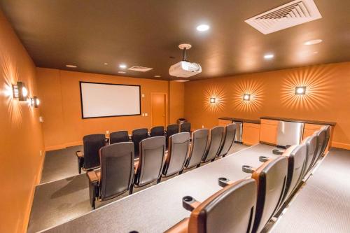 Beachfront 3 Bedroom Condo - image 12