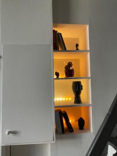 One-Bedroom Apartment image 4