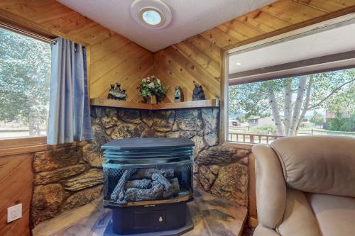 Mountain Cedar Cabin in Eagle Nest, USA