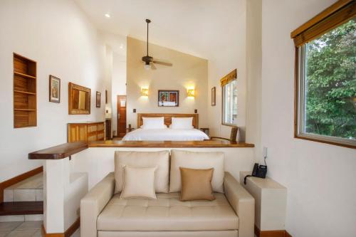 1 king bed, 1 sofa bed