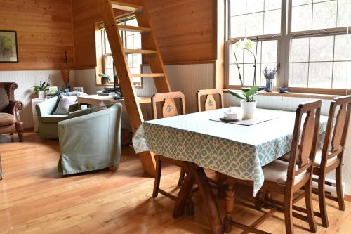 Acre By the Sea Guest Suite in Sooke, Canada