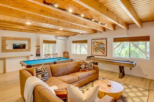 Designer A-Frame in Lake Arrowhead with Game Room in Lake Arrowhead, USA