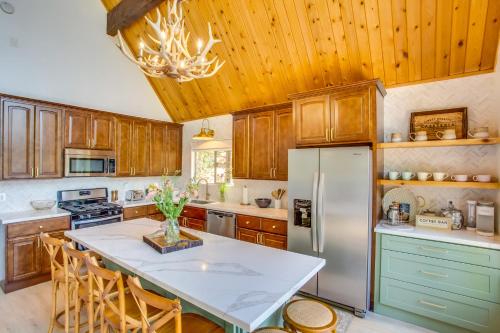 Designer A-Frame in Lake Arrowhead with Game Room in Lake Arrowhead, USA