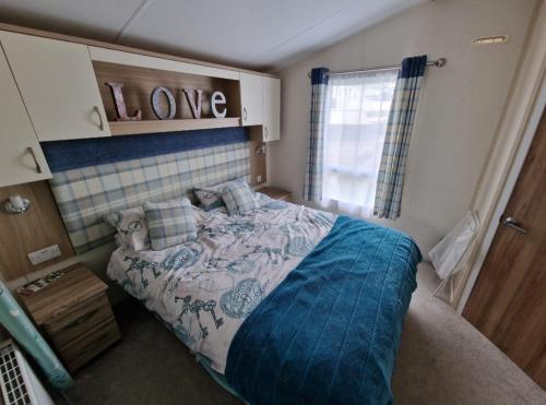 2 bedrooms, 3 beds