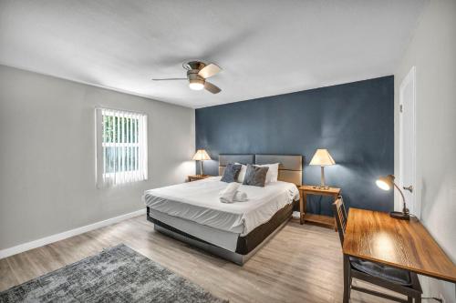 King Suite w Fast WIFI - Free parking, Sleeps 6 in Austin, USA