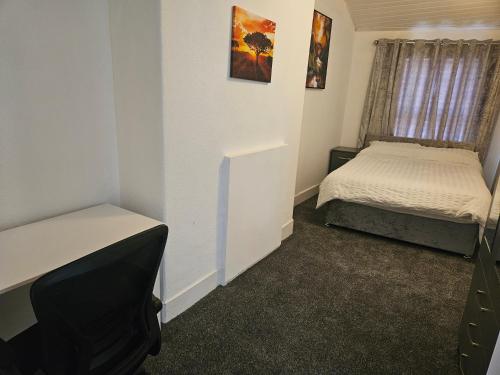 Liverpool Haven, Stylish and Spacious 3-Bedroom Apartment with City Access, Liverpool (photo 11)