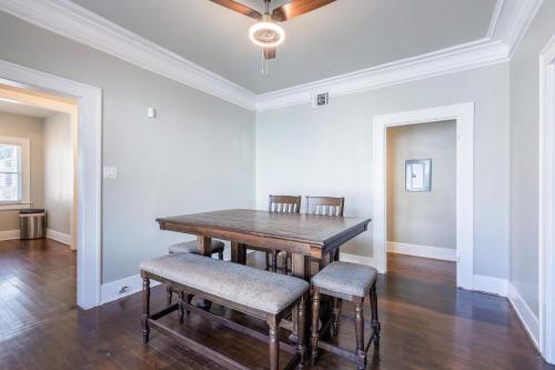 Luxurious 6 bedroom villa near downtown thumb 4