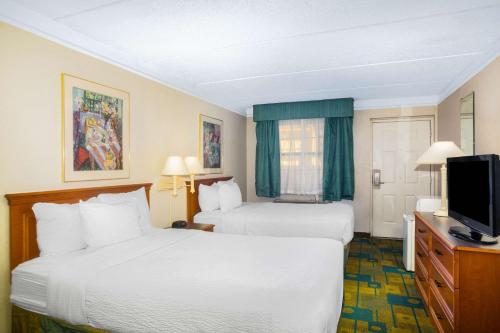 2 double beds