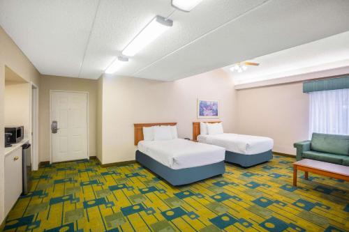 La Quinta Inn by Wyndham Eagle Pass - image 12