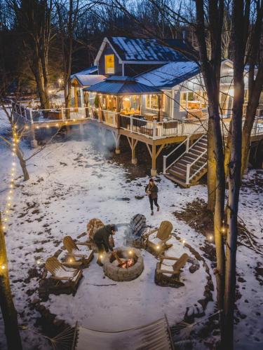 Mount Zurich 14 PPL Hot Tub Fire pit Pool Table Playground in Newfoundland, USA