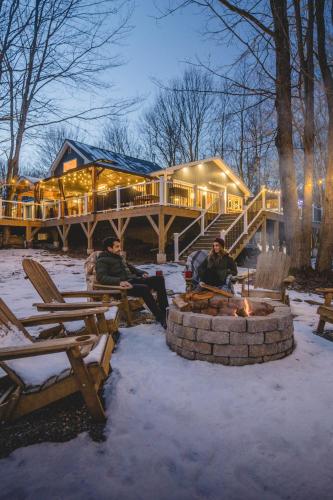 Mount Zurich 14 PPL Hot Tub Fire pit Pool Table Playground in Newfoundland, USA
