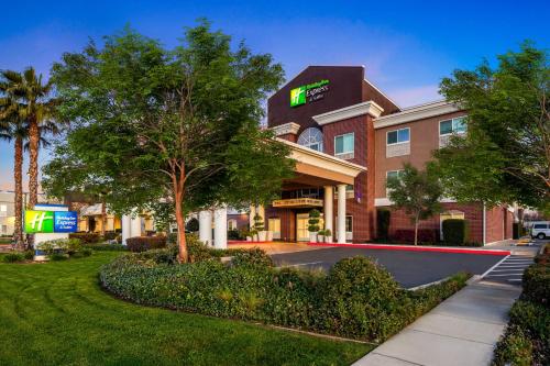 Holiday Inn Express & Suites Sacramento NE Cal Expo by IHG