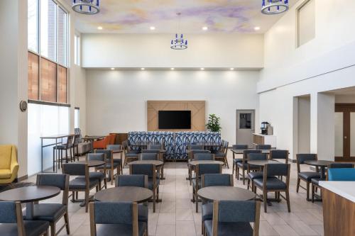 Holiday Inn Express Sacramento Cal Expo By IHG - 식음료(F&B)