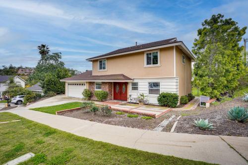 Santa Ana Home with Patio, 9 Mi to Disneyland! in Santa Ana, USA