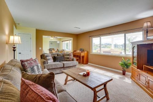 Santa Ana Home with Patio, 9 Mi to Disneyland! in Santa Ana, USA