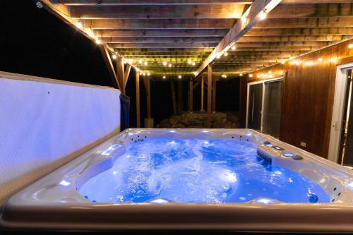 Cozy chalet with Pool and Spa in Grenville-Sur-La-Rouge (QC)