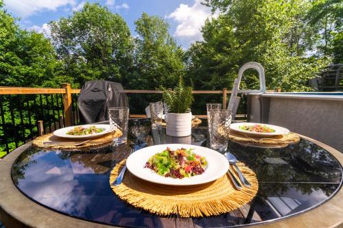 Cozy chalet with Pool and Spa in Grenville-Sur-La-Rouge (QC)