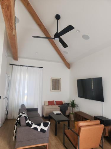 Ladera Retreat near Sofi Stadium, LAX, Beach thumb 3