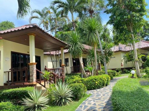 room detail thumbnail 1