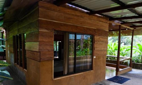 Iguanitas Lodge in Boca Tapada