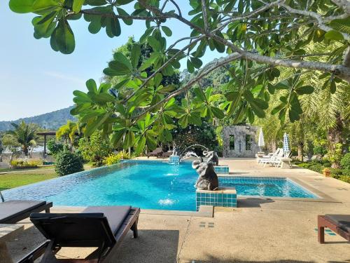 Koh Chang Bailan Beach Resort in Bai Lan Bay