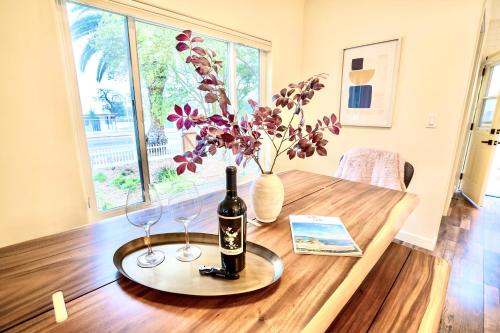 LP10 Downtown luxury villa with AC gameroom