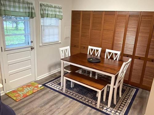 Entire 2 Bedroom House in Evansville, USA