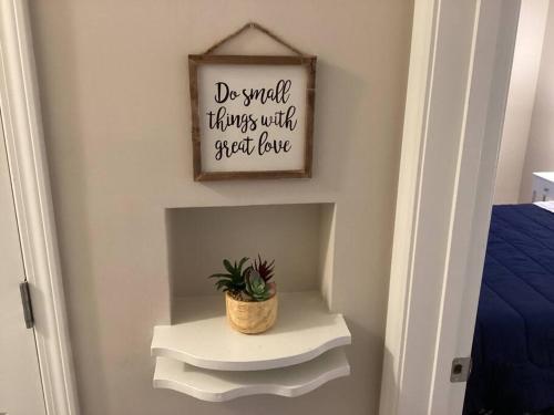Entire 2 Bedroom House in Evansville, USA