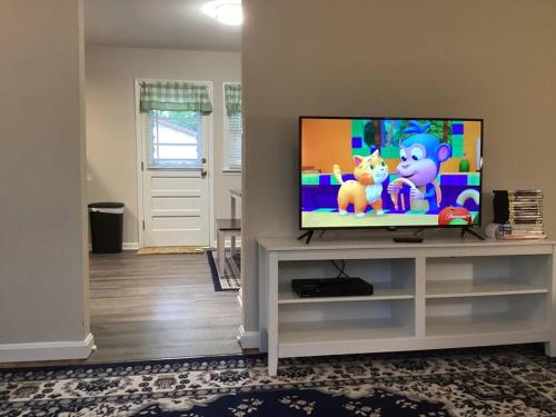 Entire 2 Bedroom House in Evansville, USA