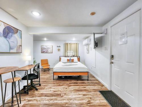 Hidden Gem 8 min to Downtown Close to UH, Night Life, NRG in Houston, USA