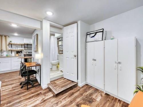 Hidden Gem 8 min to Downtown Close to UH, Night Life, NRG in Houston, USA