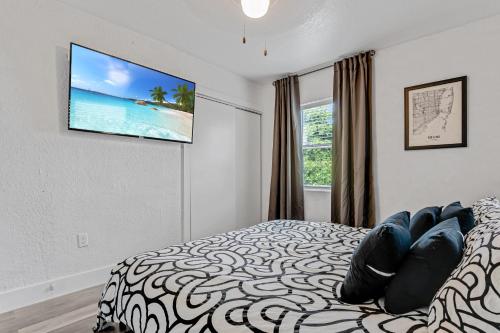 Modern 3-Bedroom Retreat near Wynwood - Miami Oasis in Miami, USA
