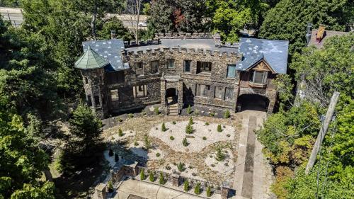 Enchanted Castle - Your Royal Getaway Awaits, Cleveland (foto 8)