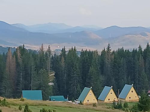 Kilátás, D&N place in Uskoci