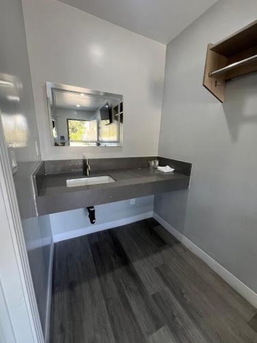 Eastsider Motel -Downtown LA New Rooms – Los Angeles, CA