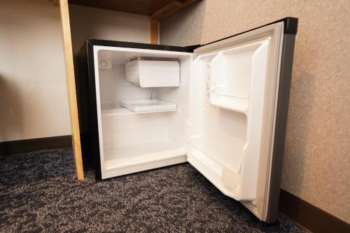 Double Room with Shared Toilet image 9