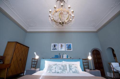 59169276 AdAstra Suites
