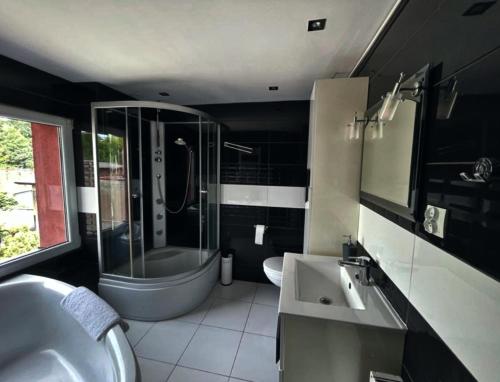 Душ, Apartamenty Zabrze-Zaborze 21 in Забже