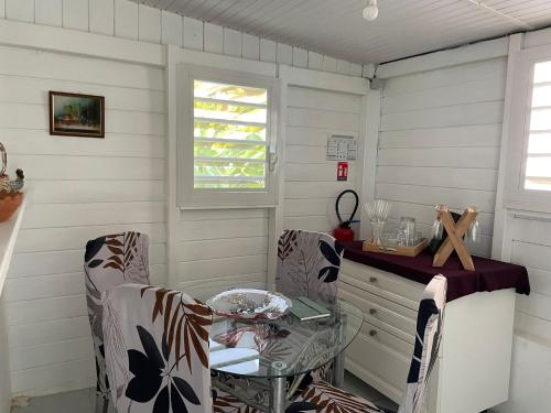 La Prairie, maison bois in Sainte Rose