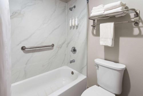 Days Inn by Wyndham Americus - image 14