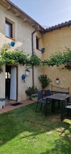 Dārzs, Albergue Laganares - pilgrims hostel - in Moratinos